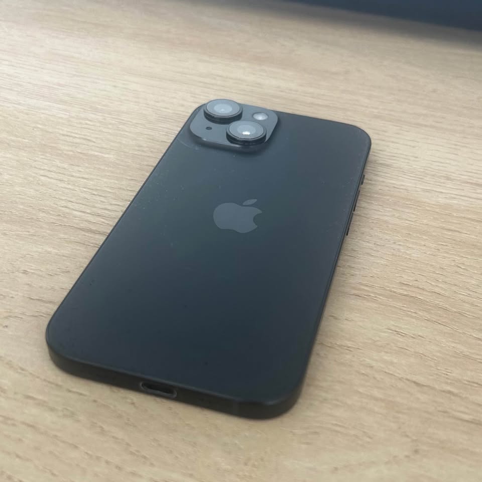 iPhone 15 - photo 3