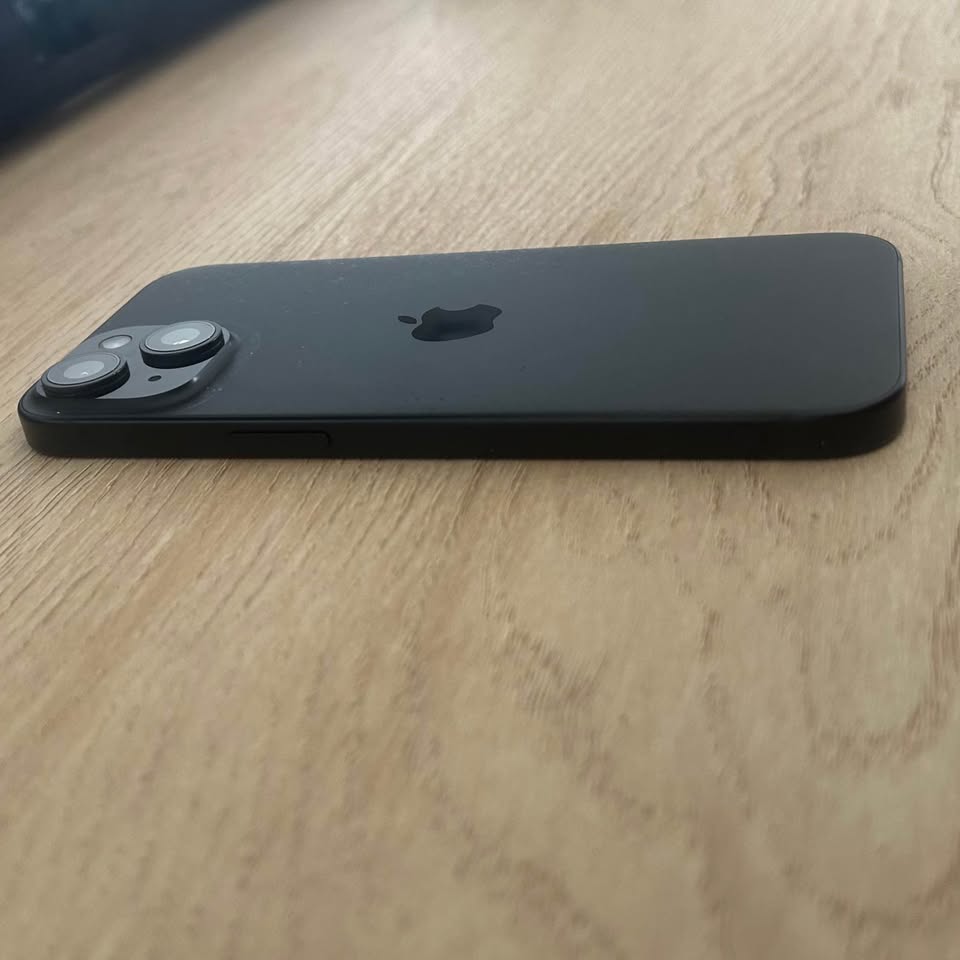 iPhone 15 - photo 4