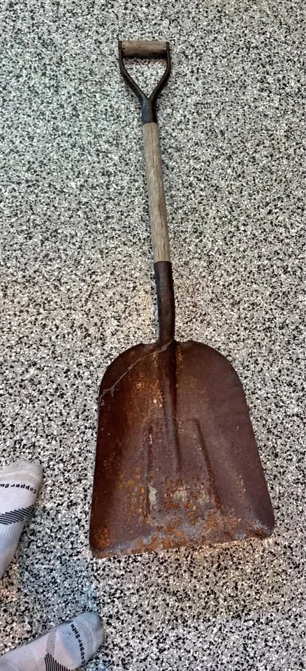 Vintage Rustic Farm Shovel – Wooden D Handle