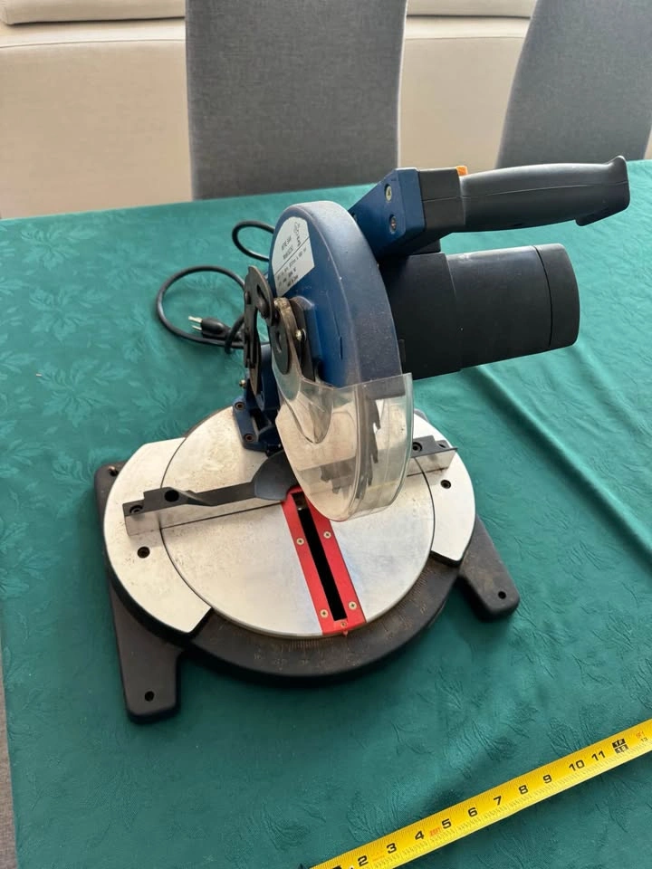 Mitre Saw + Black & Decker 7¼” Circular Saw - photo 2