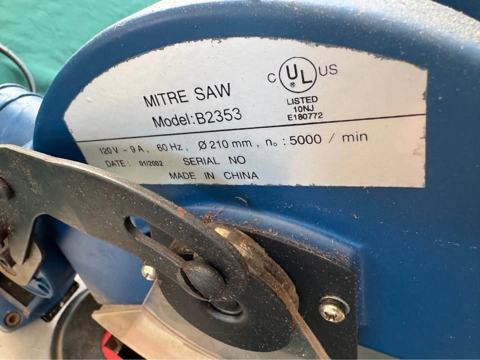 Mitre Saw + Black & Decker 7¼” Circular Saw - photo 3