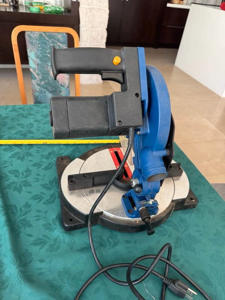 Mitre Saw + Black & Decker 7¼” Circular Saw - photo 4