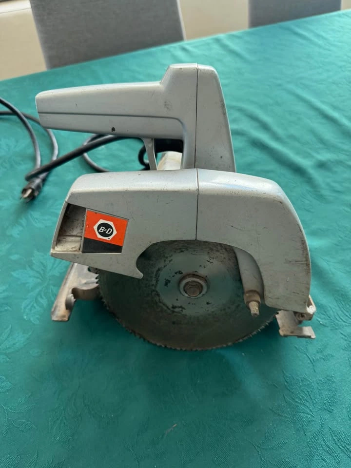 Mitre Saw + Black & Decker 7¼” Circular Saw - photo 5