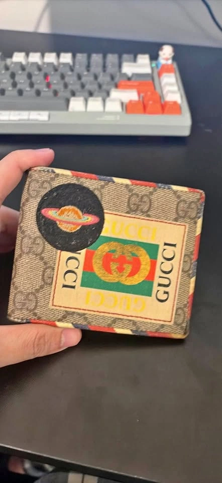 Gucci Courrier GG Supreme Wallet