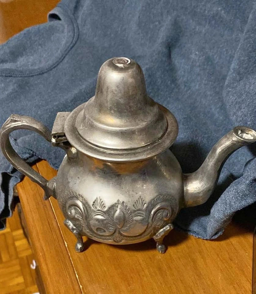 Declutter Vintage Ornate Silver-Toned Teapot