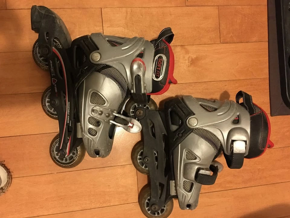 FireFly Inline skate adjustable size from 27-30 cm