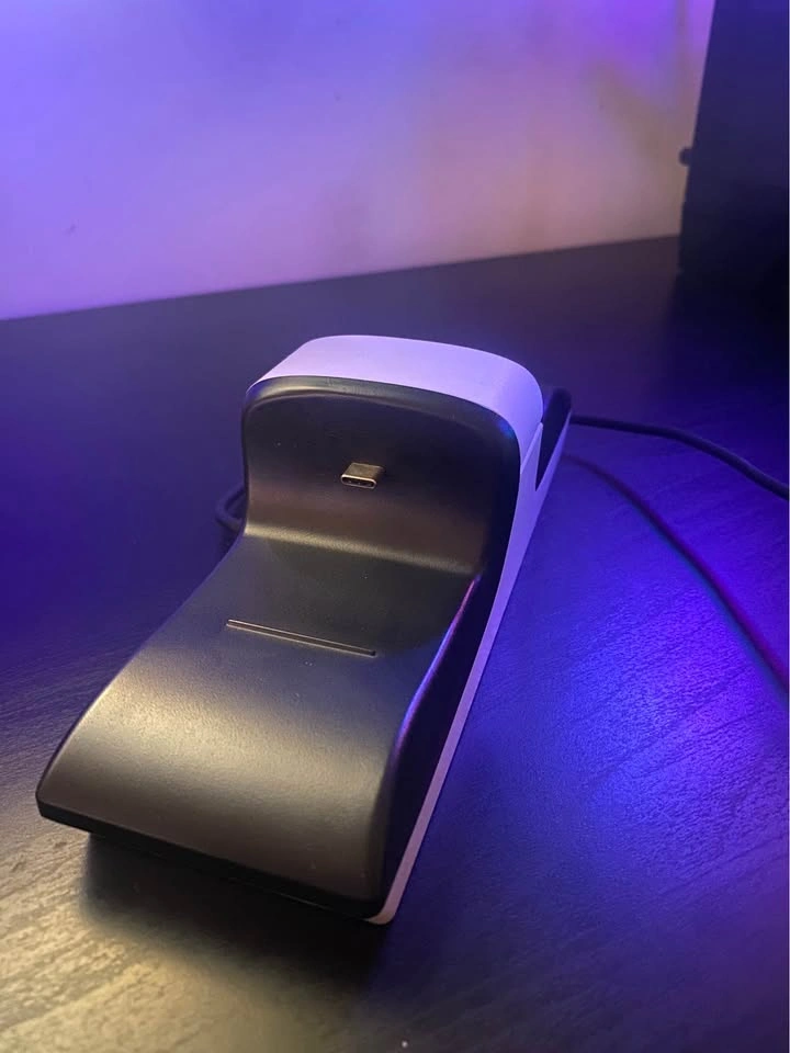 PS5 Dual Controller Charging Station - photo 2