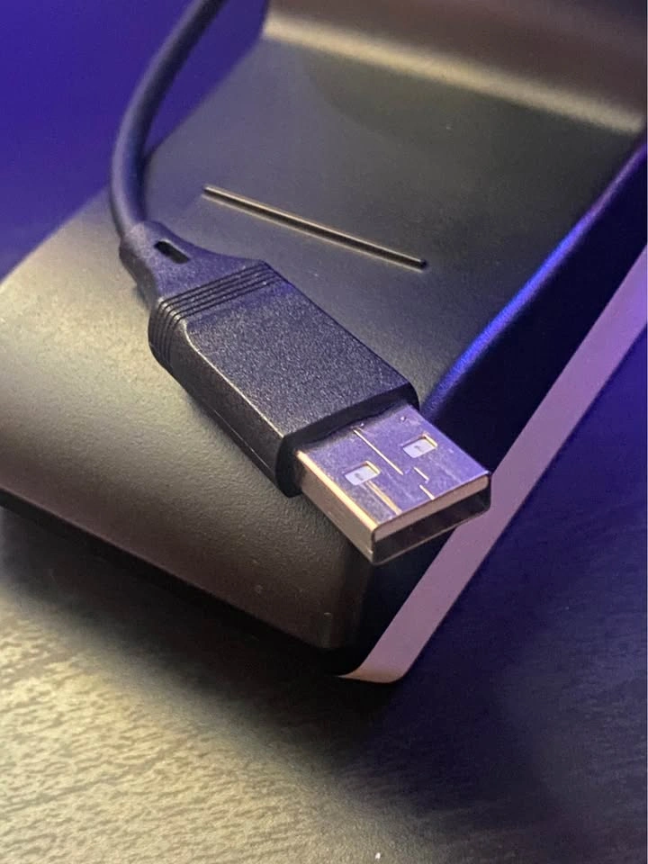 PS5 Dual Controller Charging Station - photo 3