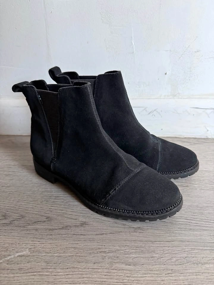 Toms women’s shoes/boot