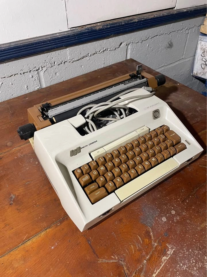 Smith Corona Coronamatic Vintage Typewriter - photo 2