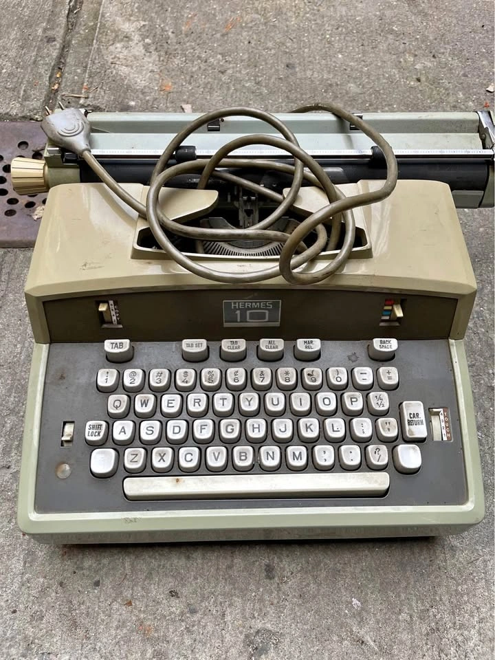 HERMES 10 TYPE WRITER