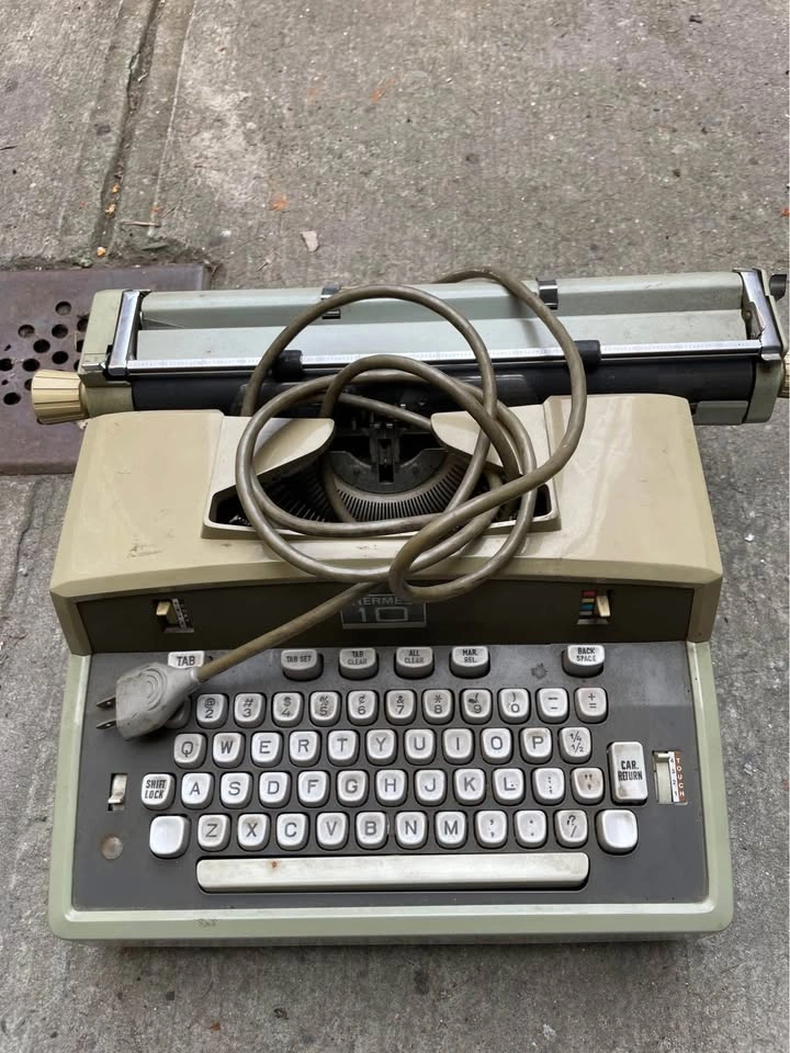 HERMES 10 TYPE WRITER - photo 3