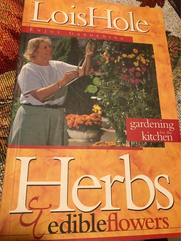 ⚽️ Herbs by Lois Hole