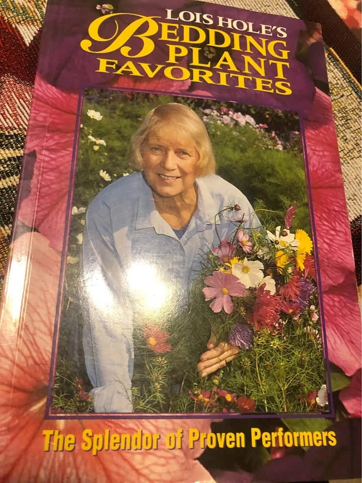 ⚽️ Bedding Plant Favourites by Lois Hole