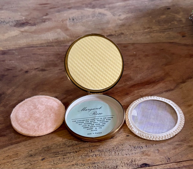 Margaret Rose Vintage 50’s Powder Compact - photo 5