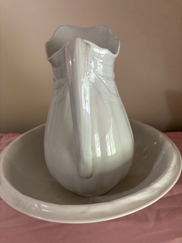 Baker & Co England Wash Basin and Pitcher Set - photo 2