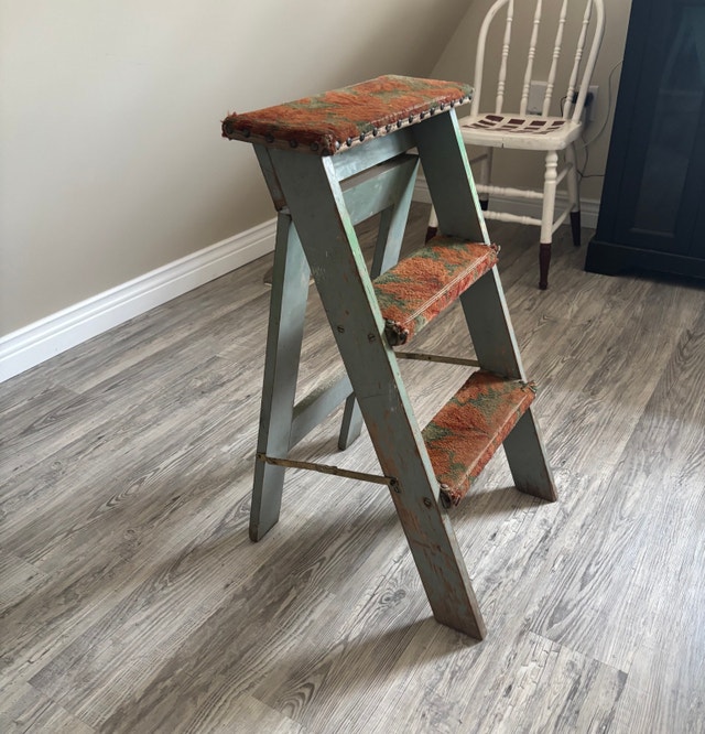 Vintage Wooden Step Stool - photo 3