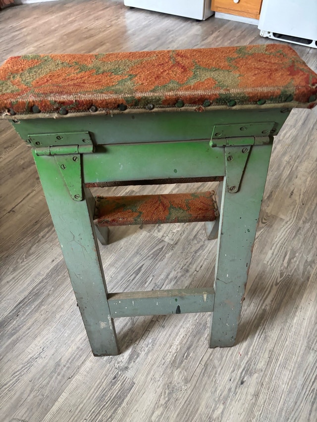 Vintage Wooden Step Stool - photo 4