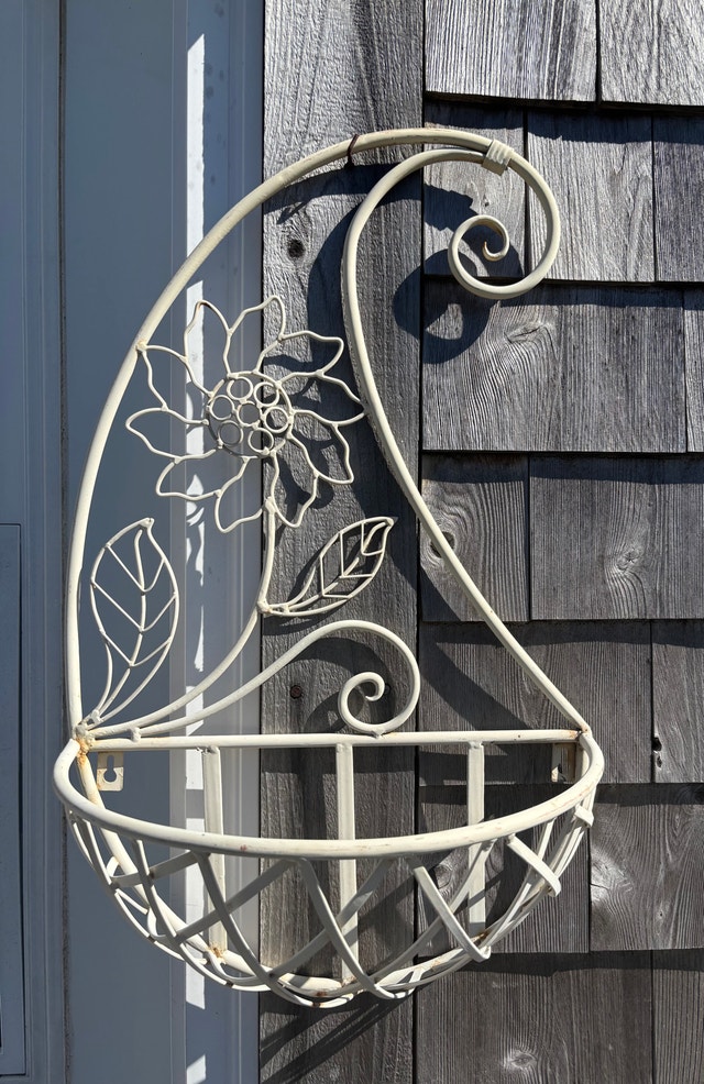 Nice metal wall Flower Basket