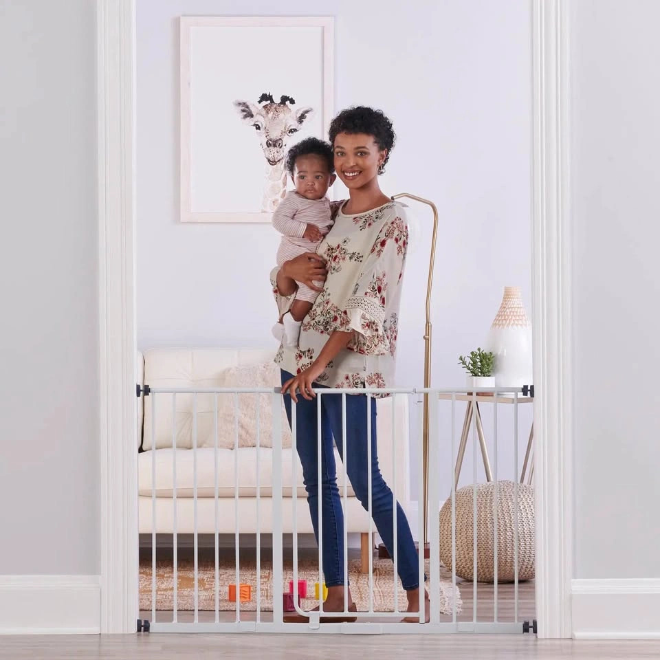 Regalo Easy Open Extra Wide Baby/Pet Gate - photo 4