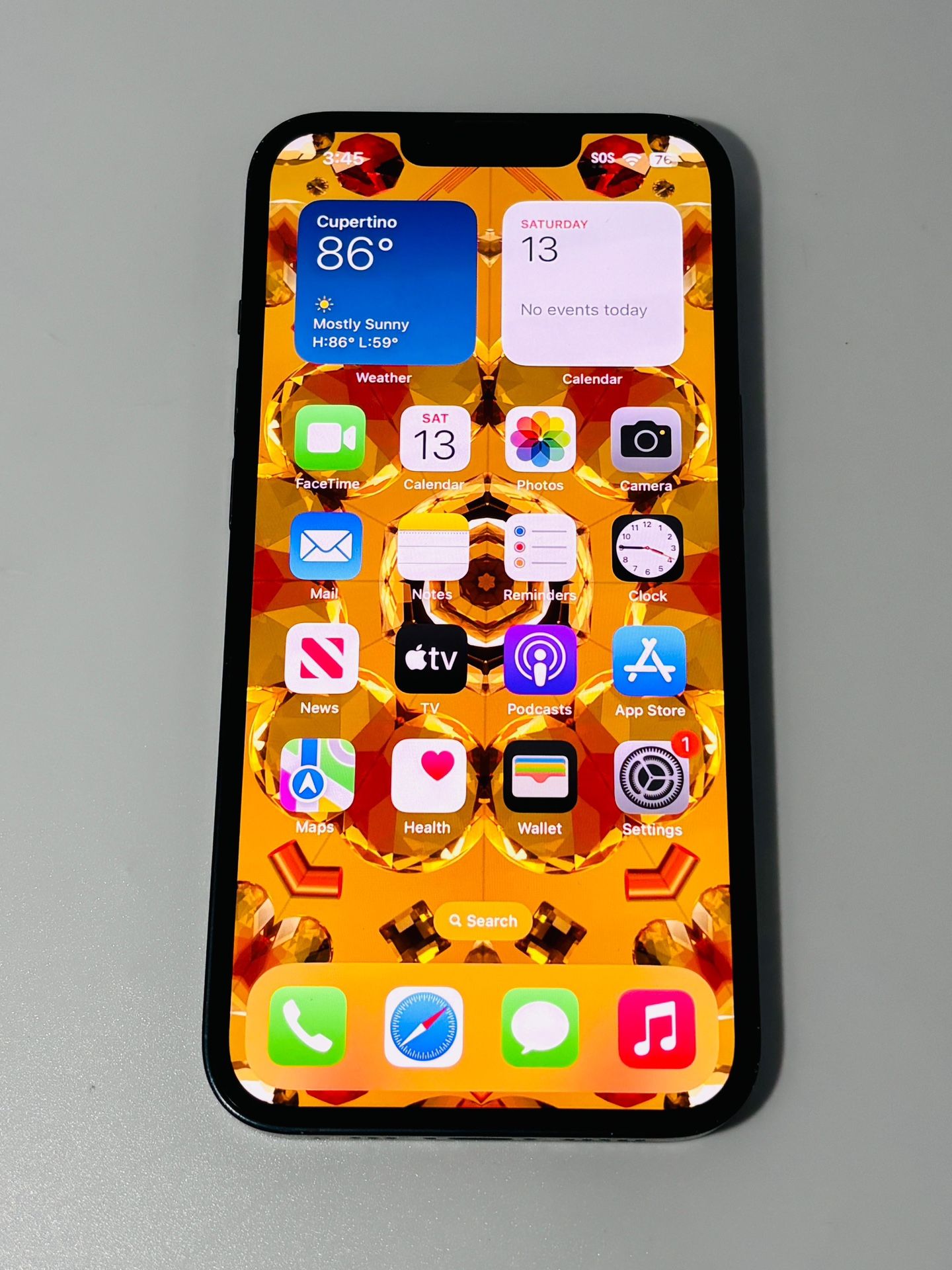 Apple iPhone 13 128GB fully functional -Crack Back