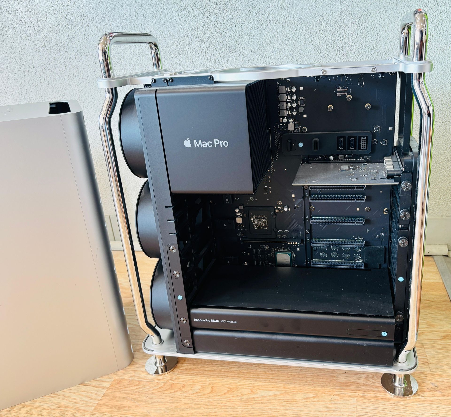 Apple Mac Pro 3.2GHz 16-Core 96GB RAM 4TB SSD Pro 580X - photo 3