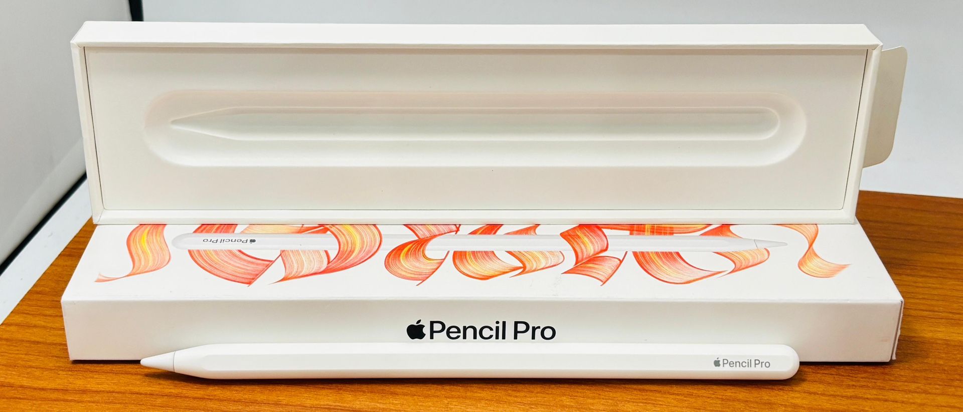  Pencil PRO IN BOX like New - photo 2
