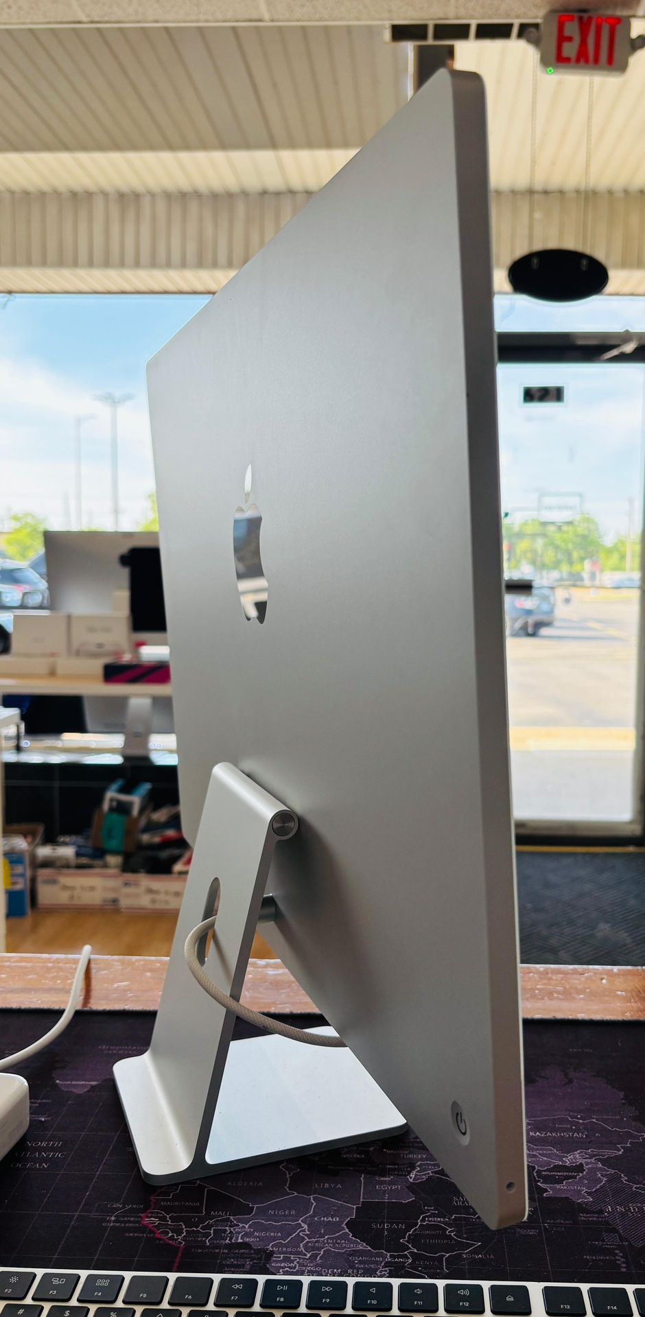 iMac 24” 2023 M3 | 16GB RAM | 1TB SSD | Like New - photo 3