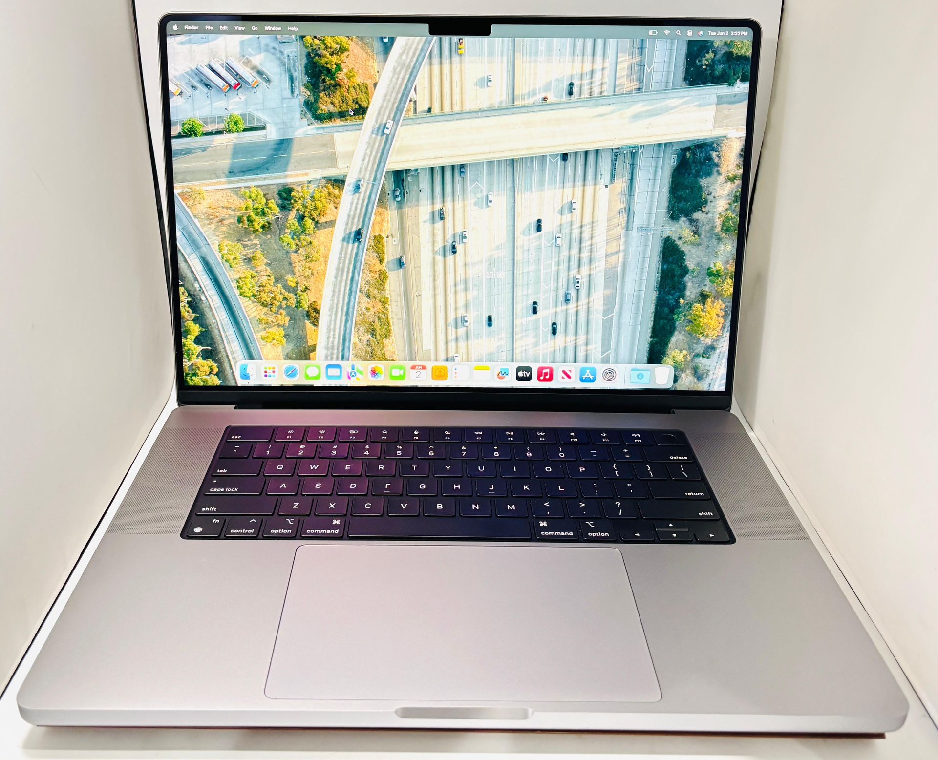 Apple Macbook Pro 16-inch 2021 M1 PRO 32GB RAM 1TB SSD