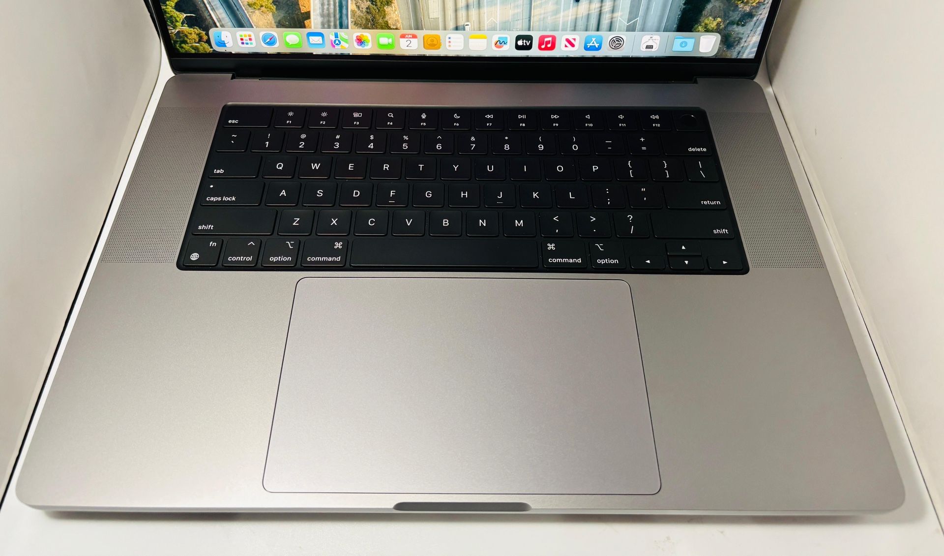 Apple Macbook Pro 16-inch 2021 M1 PRO 32GB RAM 1TB SSD - photo 4