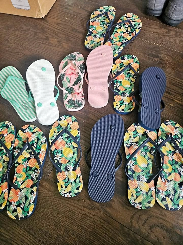Vibrant and stunning Flip flops - 7 pairs