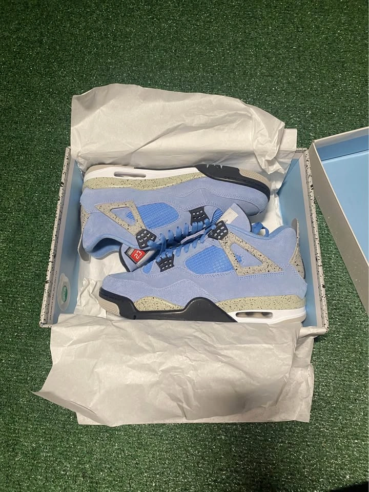 Size 10 - Jordan 4 Retro University Blue (UNC)