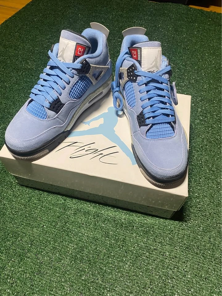 Size 10 - Jordan 4 Retro University Blue (UNC) - photo 2
