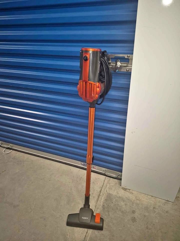 Stick vacuum with attachments