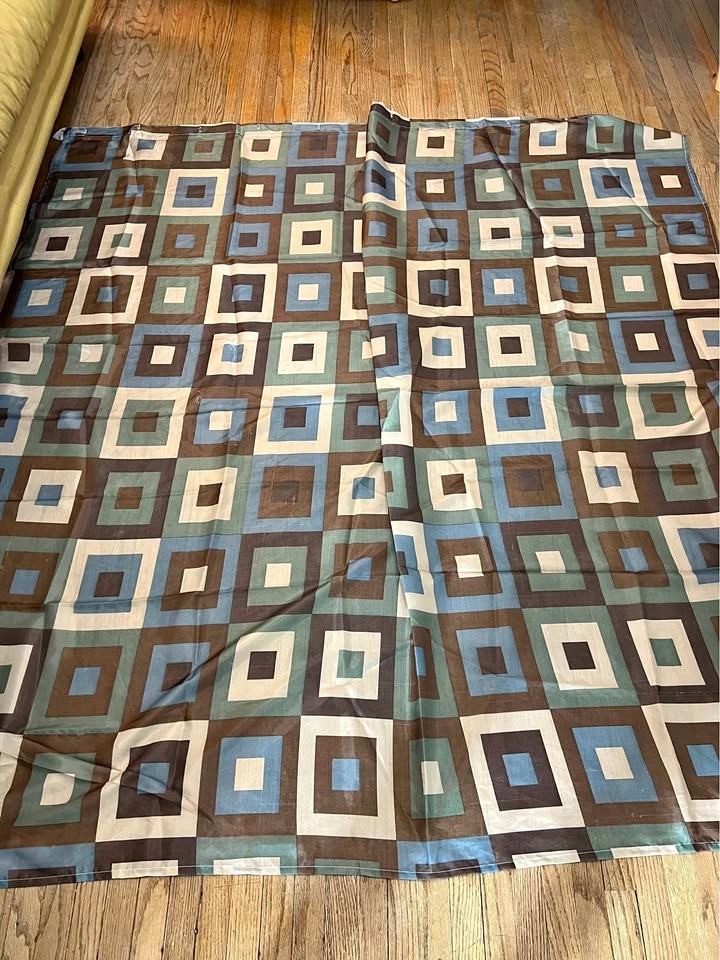 ⚽ Brown Square Pattern Shower Curtains