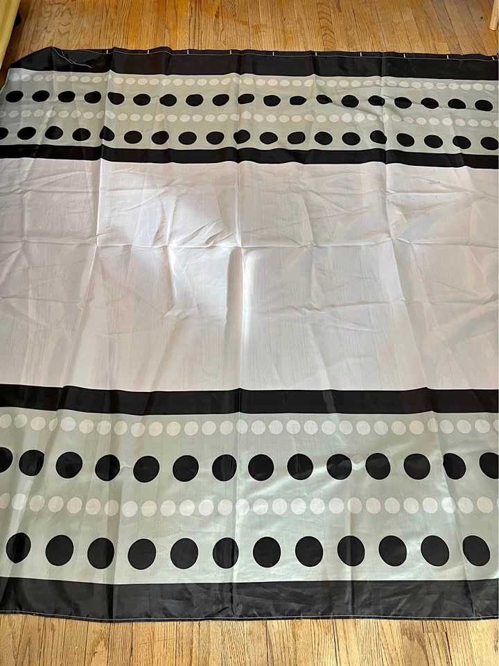 ⚽ Green/Black Polka dots Shower Curtain
