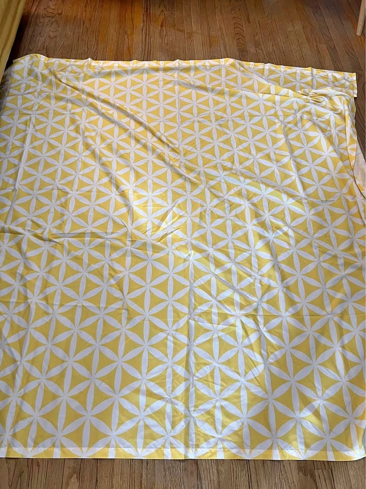 ⚽ Yellow Abstract Pattern Shower Curtain