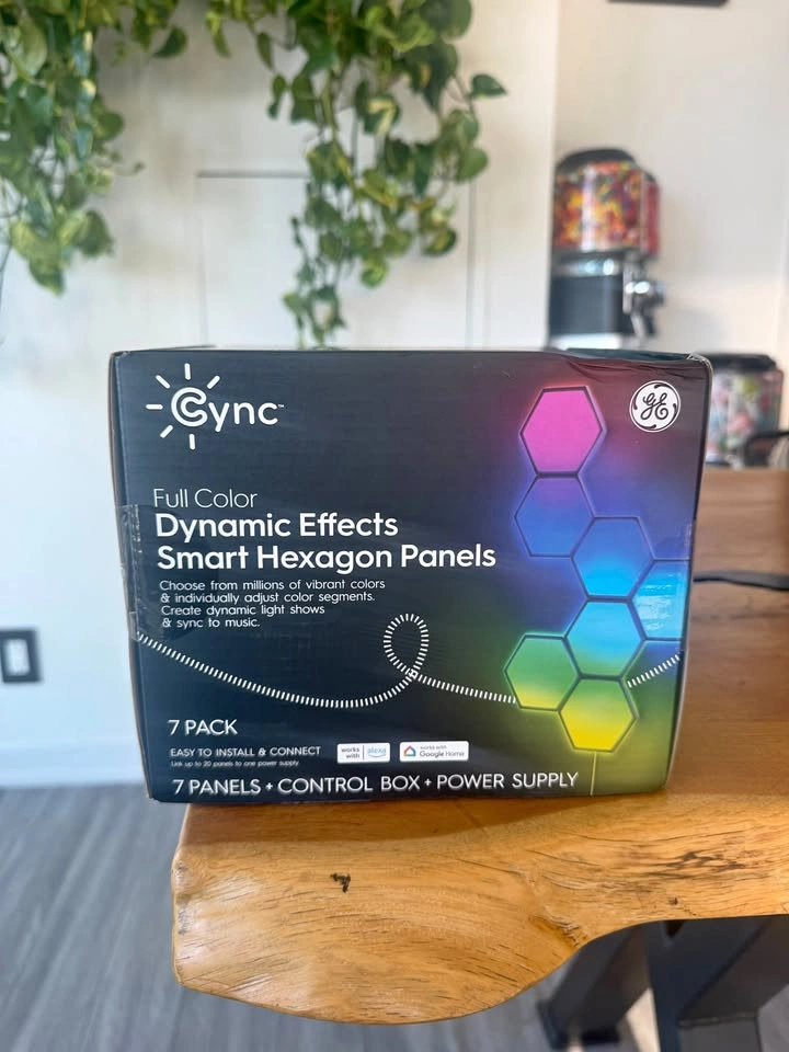 NEW, UNOPENED CYNC Dynamic Effects 7-Tile Smart Hexagon Light