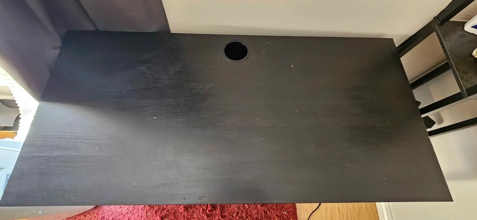 Desk - photo 2