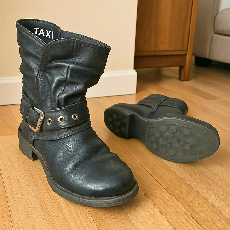✨ BUY 3+ ITEMS, GET 50% OFF! Black Leather Boots US 6.5/7 thumbnail