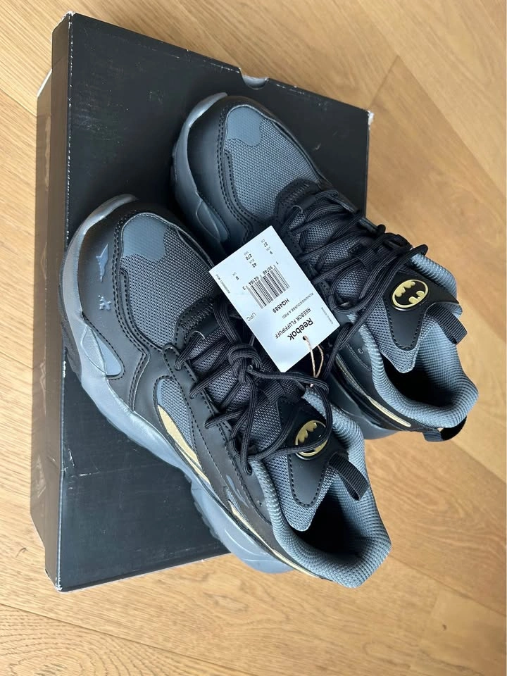 Reebok Fluffipuff Batman Sneakers Size 9 - photo 5
