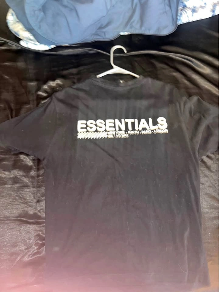 DRY Essentials Black T-shirt Size M