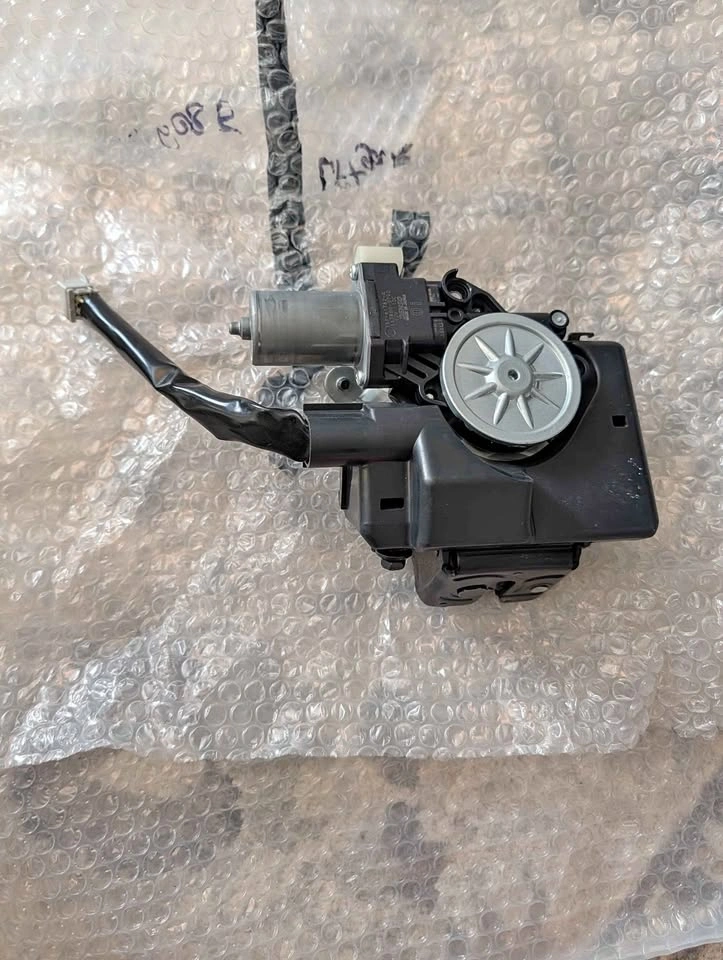 OEM Toyota RAV4 Power Liftgate Latch Actuator Motor