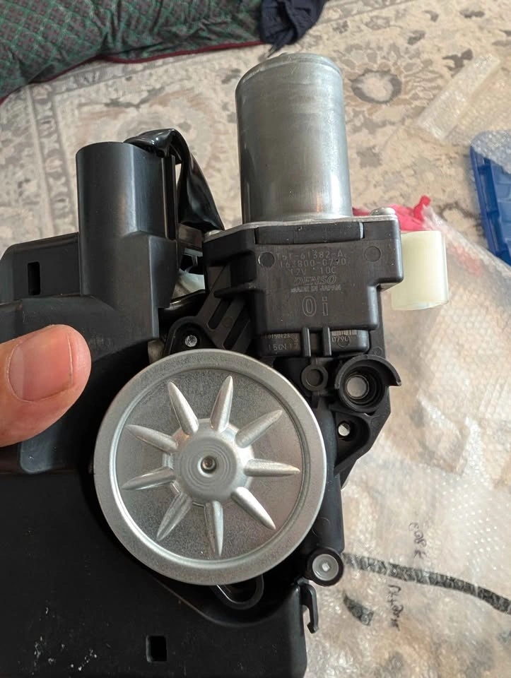 OEM Toyota RAV4 Power Liftgate Latch Actuator Motor - photo 3