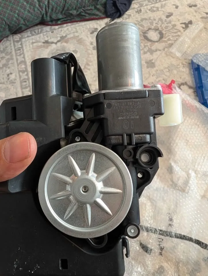 OEM Toyota RAV4 Power Liftgate Latch Actuator Motor - photo 3