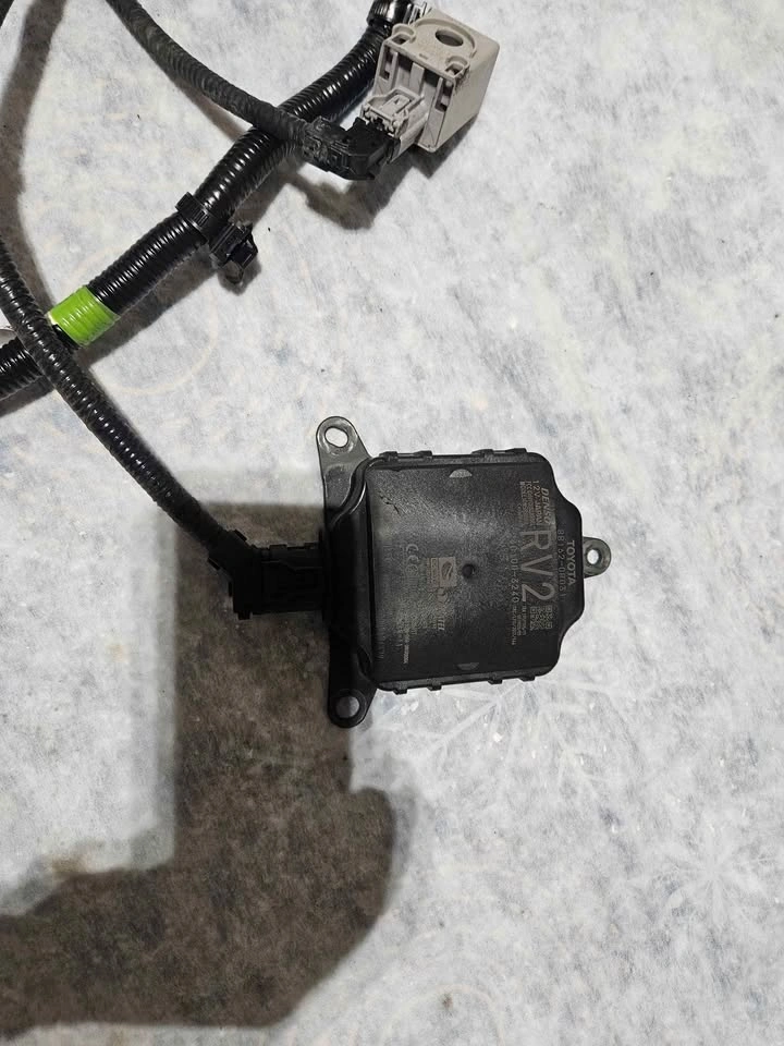 OEM Toyota RAV4 Blind Spot Radar Sensor (Left / Driver Side) - photo 3