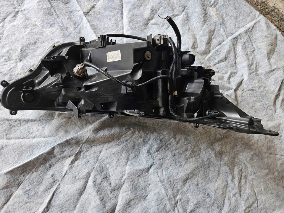 OEM Toyota RAV4 Driver side Front LED Headlight Assembly - photo 4