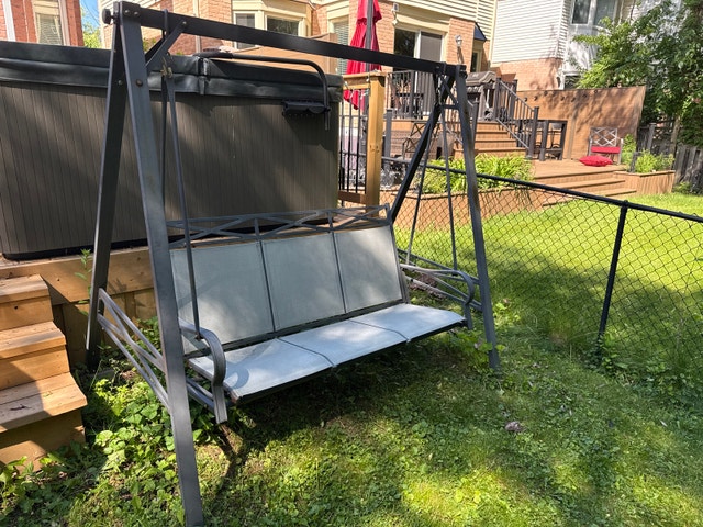 Free outdoor swing