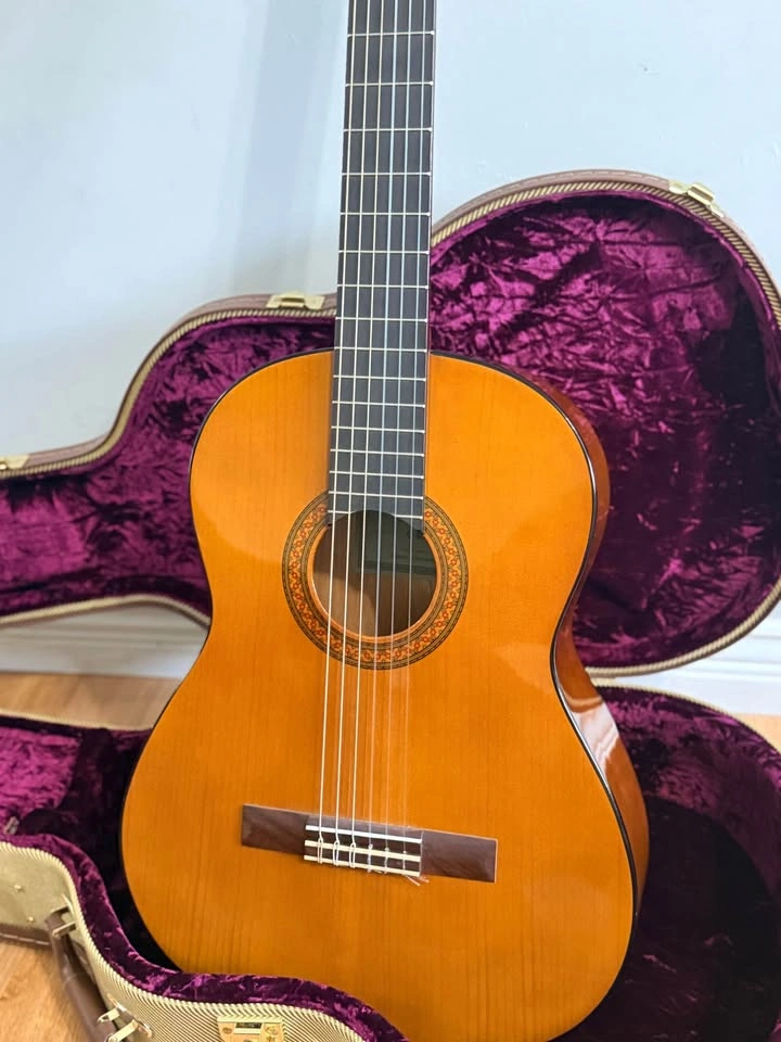 Yamaha C40 classical guitar with hard shell case - photo 2
