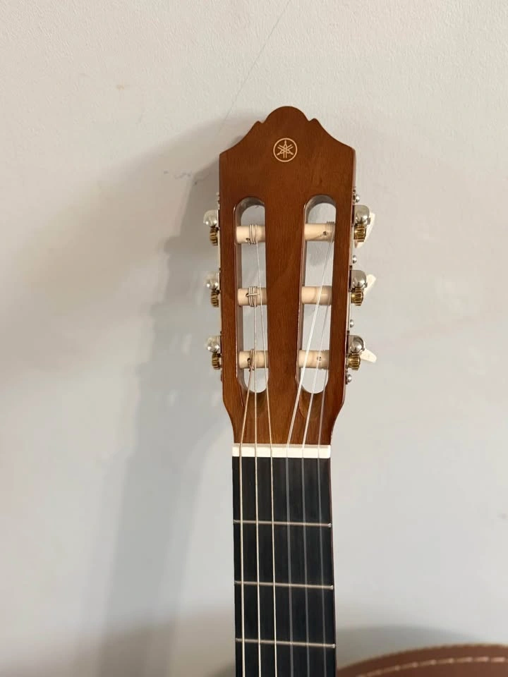 Yamaha C40 classical guitar with hard shell case - photo 3
